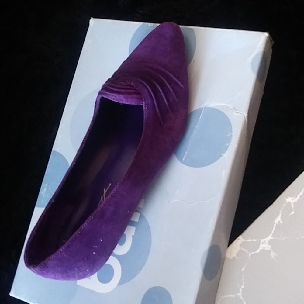 Shoes - Picture 3 of 7
